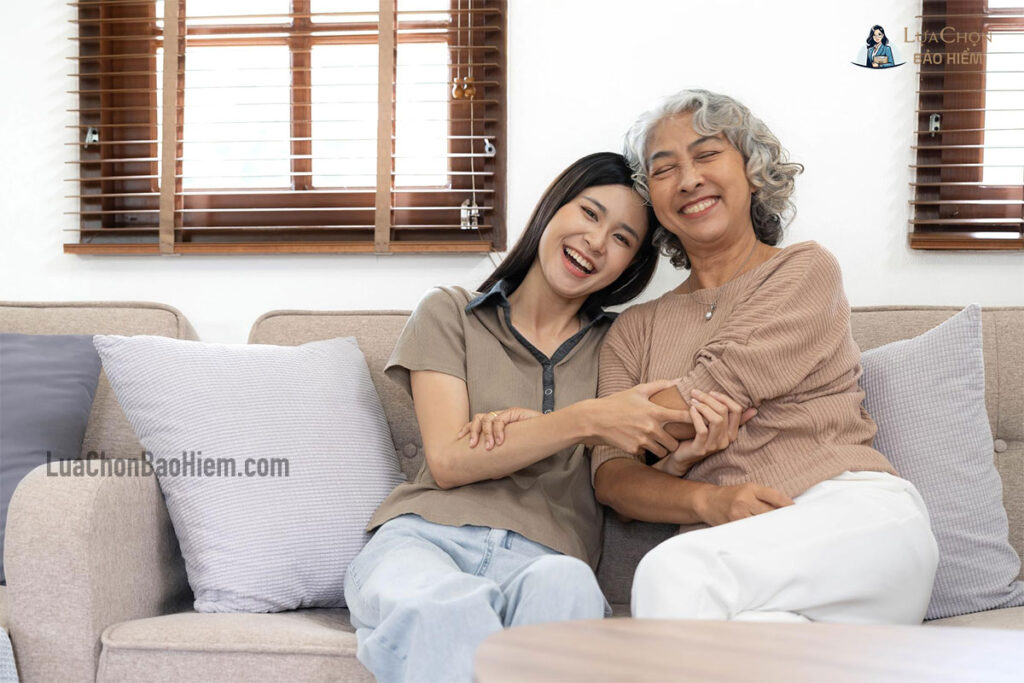 Có nên mua bảo hiểm nhân thọ cho cha mẹ lớn tuổi?