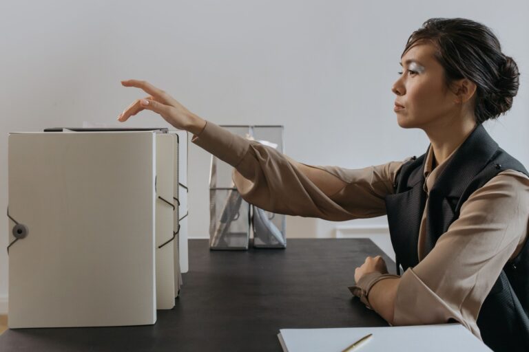 Đổi mã quyền lợi BHYT: người đi làm cần hỏi gì?