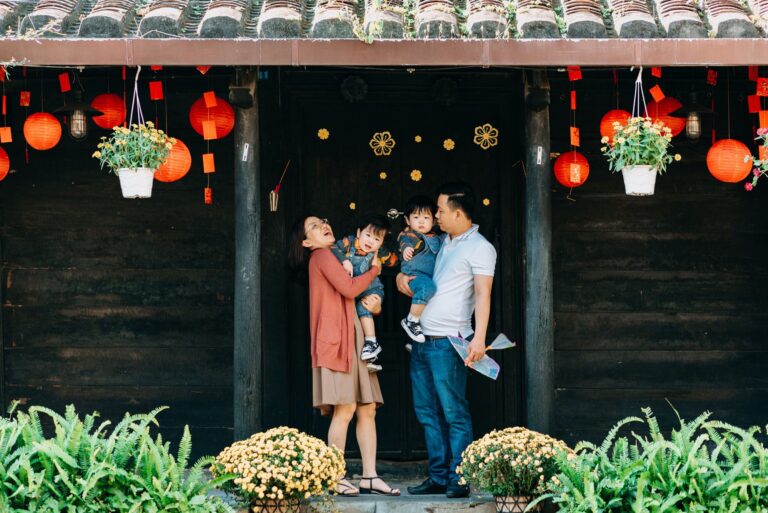 Có BHYT rồi, nên xem gì trước khi mua thêm bảo hiểm sức khỏe?